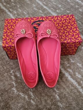 Tory Burch Pink Leather Ballet Flats with Gold Logo